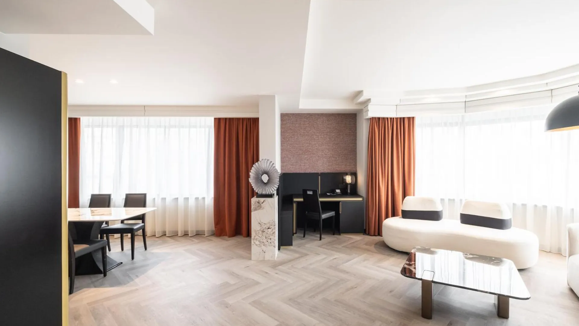 Hyllit Hotel Antverpy 4*,