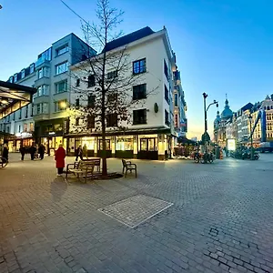 https://luxury-suits-historic-center.hotelsantwerp.net